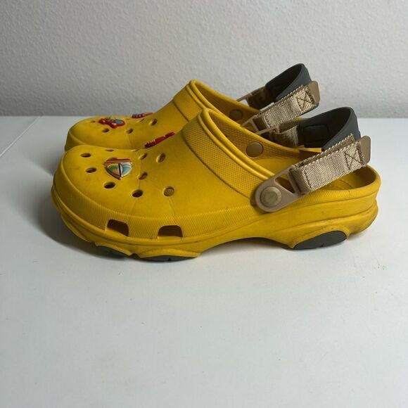 Classic Crocs Comfort With Charms Yellow Size 8 - Picture 1 of 9